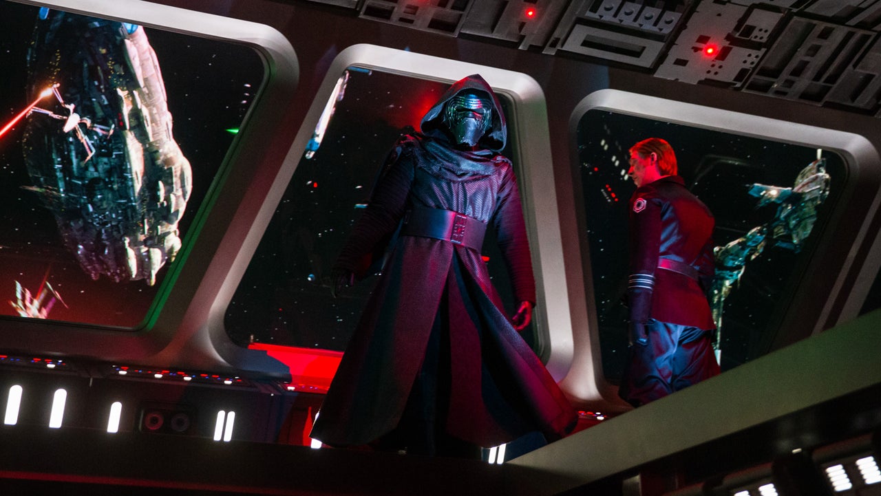 Los animatrónicos de Kylo Ren y el General Hux en Rise of the Resistance. ¡Puedes ver el deterioro de su relación una y otra vez cada vez que te subas a la atracción!