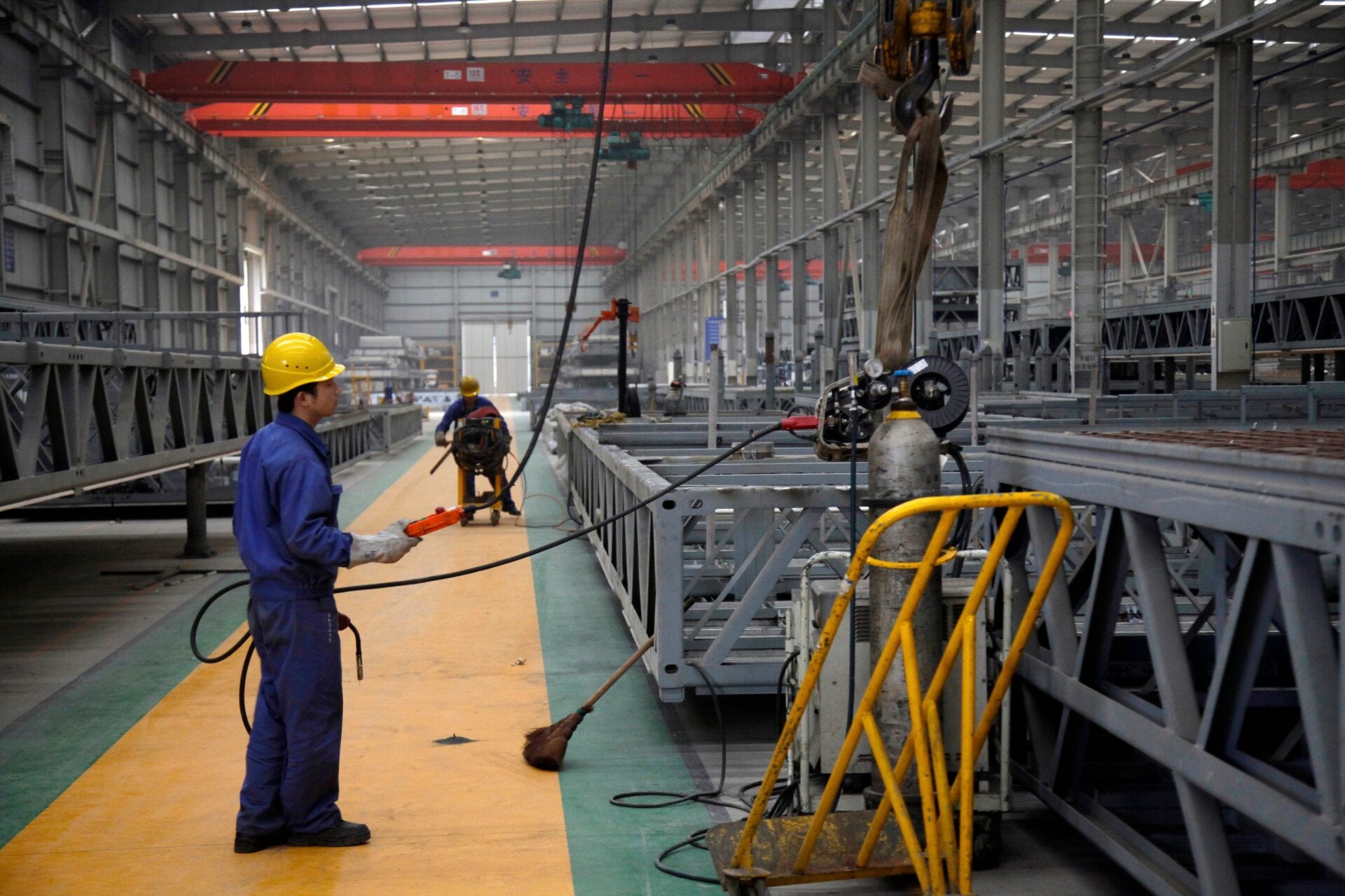 Image: El interior de una fábrica de Broad Sustainable Building