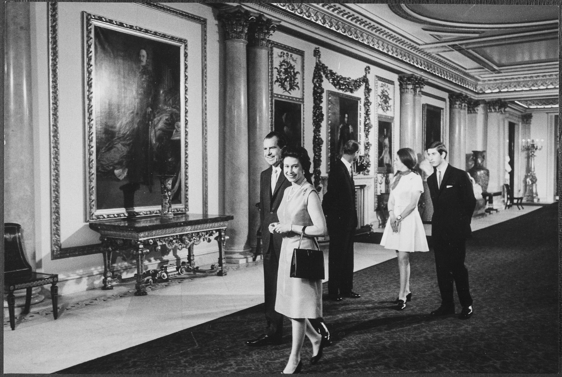 Image: Nixon y la familia real en el Buckingham Palace