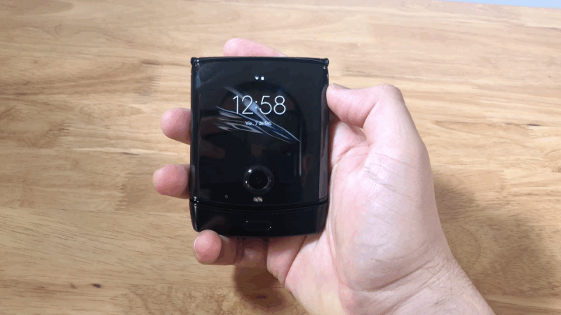 SURPRISE!!! (Al sacudir dos veces el teléfono se activa la cámara automáticamente).