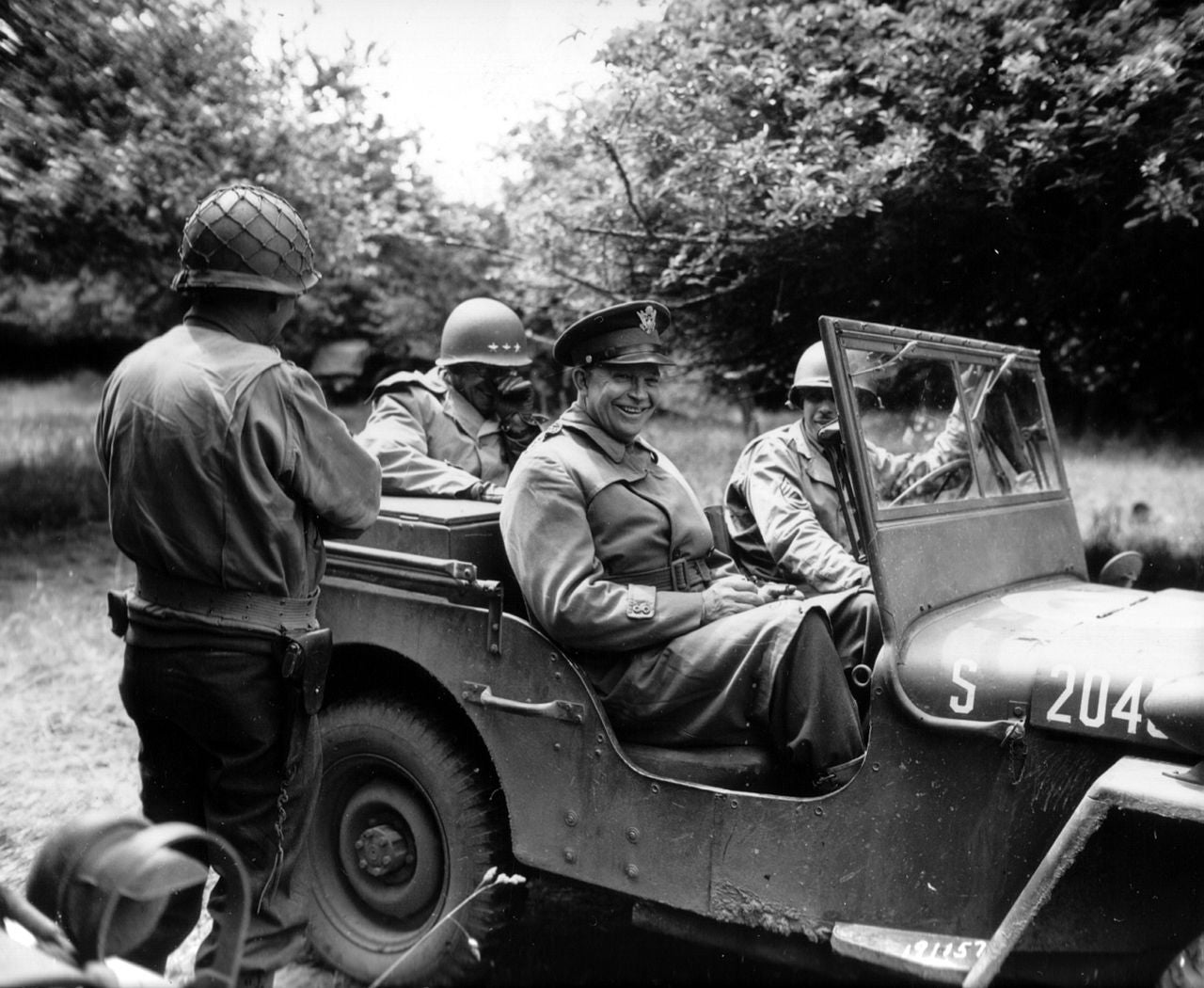 Image: Eisenhower en Normandia en 1944. Diría más tarde que el jeep era “uno de los seis vehículos estadounidenses más vitales” para ganar la guerra