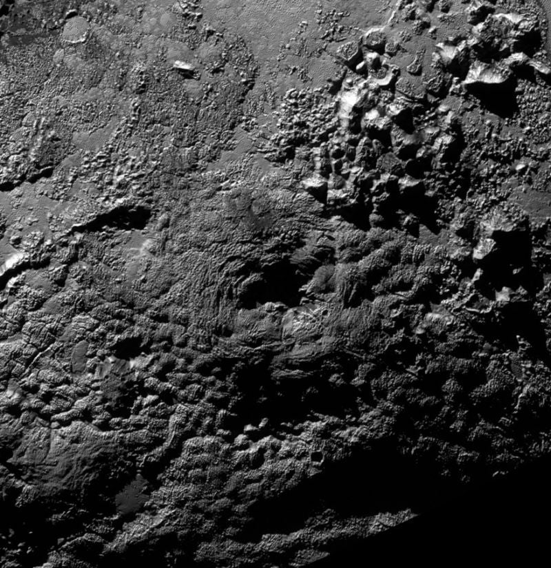 Wright Mons (centro) Imagen: NASA/JHUAPL/SWRI