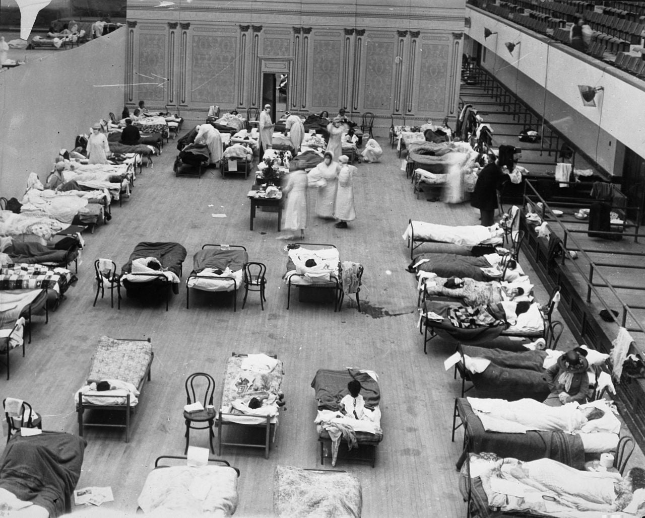 Image: El auditorio municipal de Oakland convertido en improvisado hospital en 1918