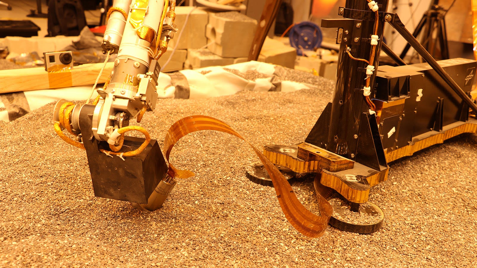 Una maqueta de la Insight en la que muestra el instrumento perforador.