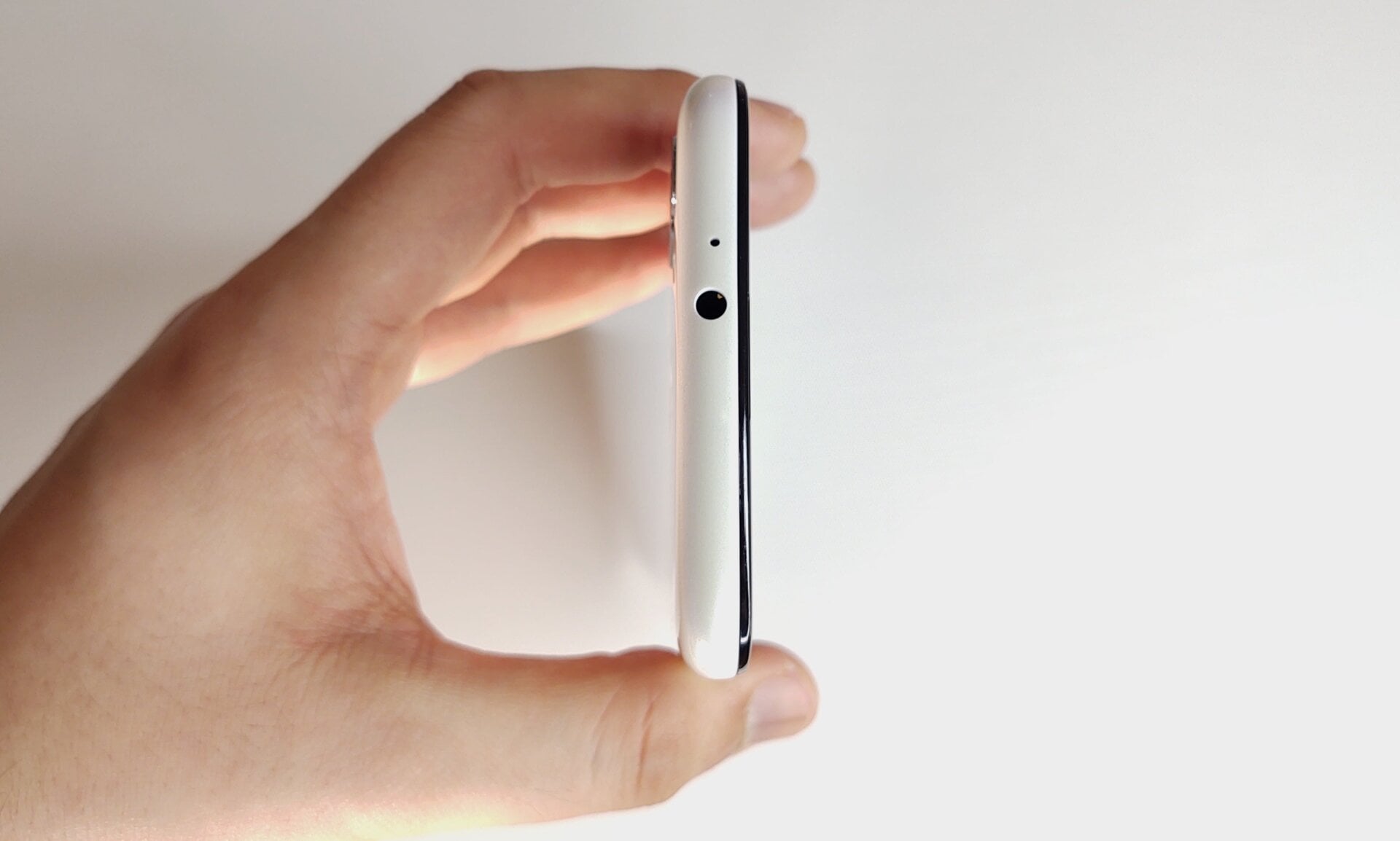 Tanto el Moto G8 como el Moto G8 Power tienen puerto de auriculares, una buena noticia en 2020.