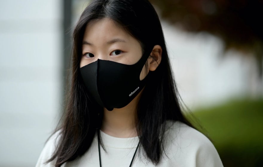 Atoms es otro de los fabricantes que vende mascarillas imbuidas con cobre.