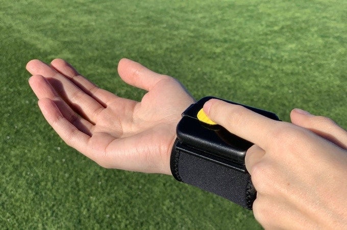 El envase de almacenamiento se puede recargar cuando se acaba el alcohol en gel.