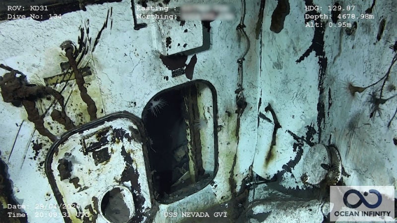 Compartimento de uno de los cañones del calibre 38 del navío.