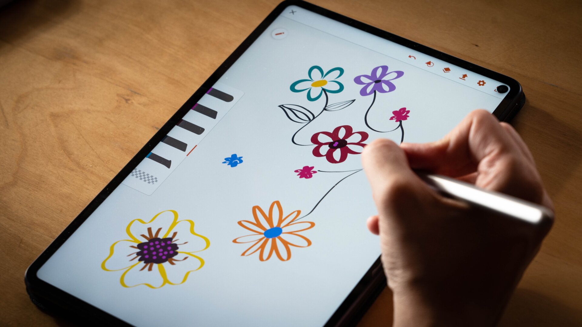 El stylus y la pantalla casan muy bien. Si te gusta dibujar la tablet adquiere un sentido completamente nuevo. Imagen: Julio Cerezo