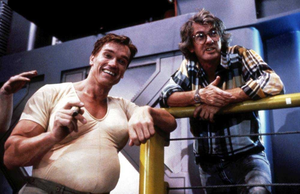 Image: Arnold Schwarzenegger y Paul Verhoeven