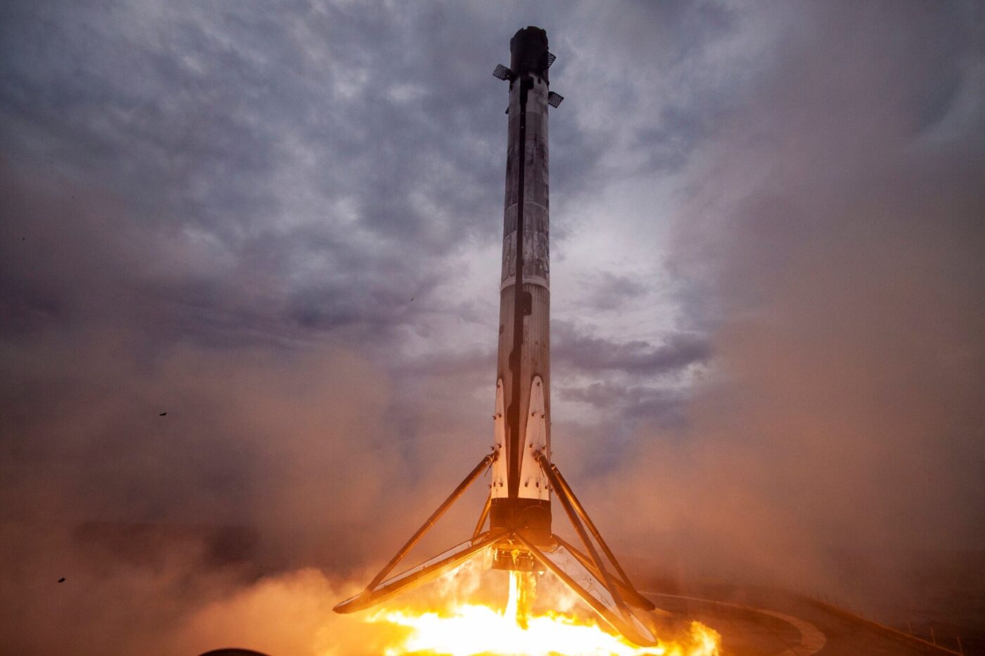 Por qué se cortó la señal de SpaceX durante el aterrizaje del Falcon 9