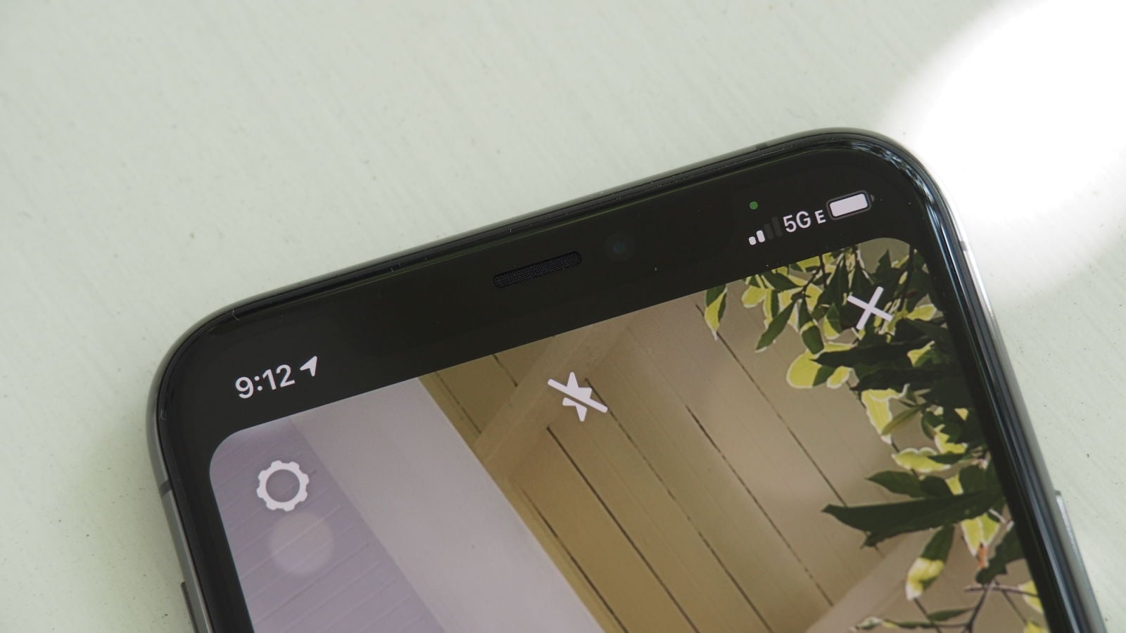 Ese pequeño punto de luz arriba a la izquierda quiere decir que una app está utilizando mi cámara.