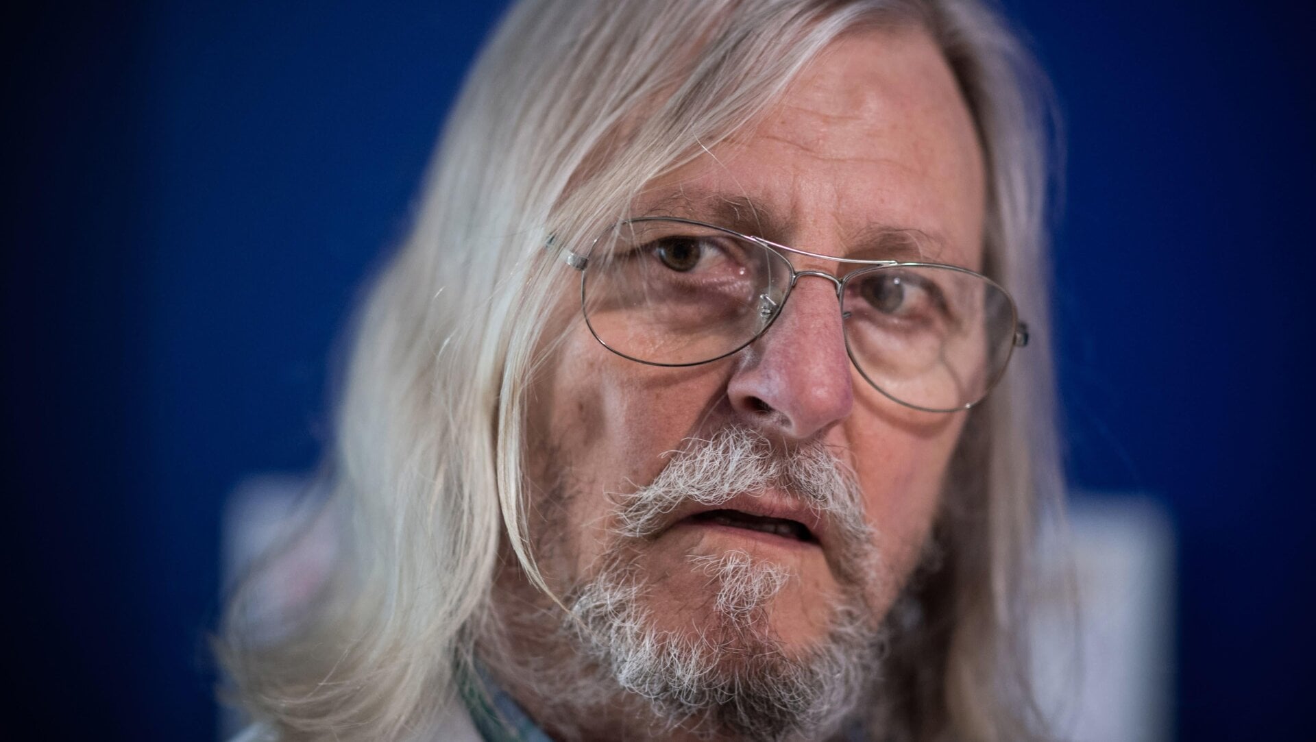 Didier Raoult fue visto hablando con periodistas en su instituto médico IHU en Marsella, Francia, el 3 de junio de 2020.