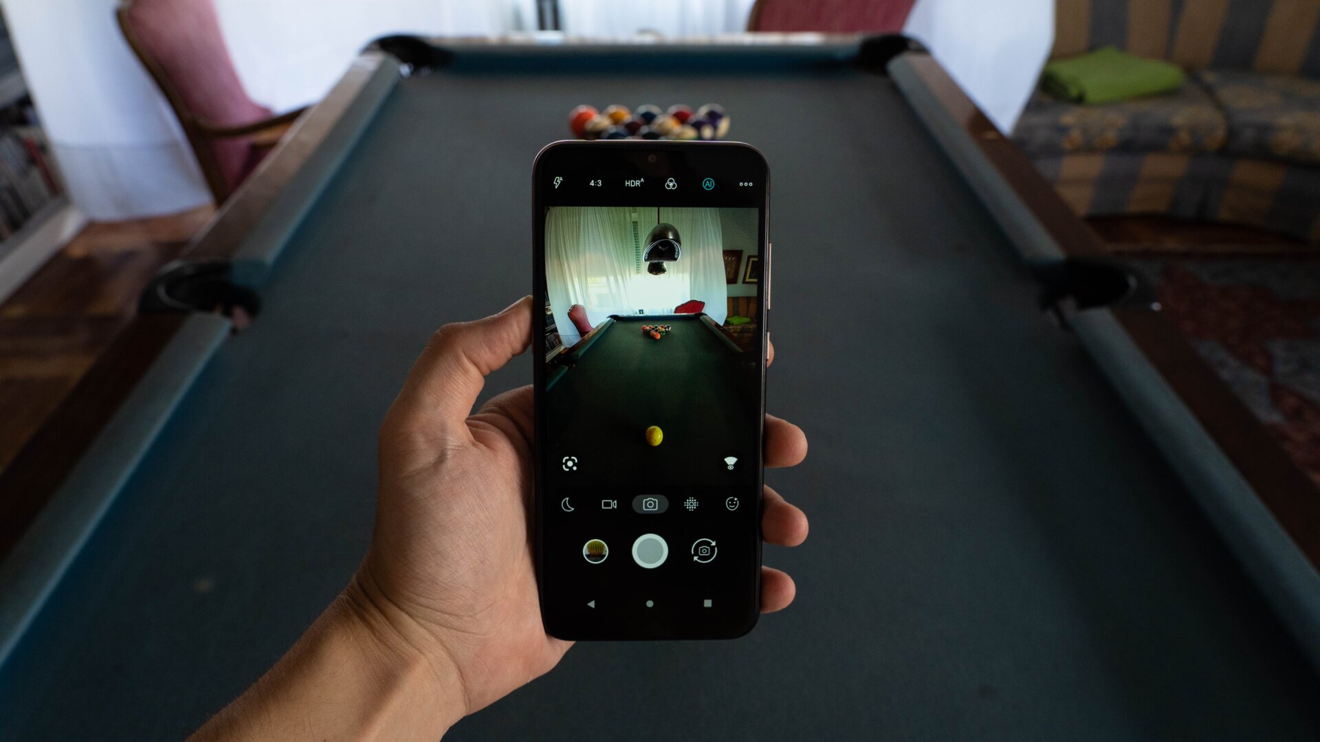 La app de cámara es bastante completa, pero algunos botones resultan poco intuitivos