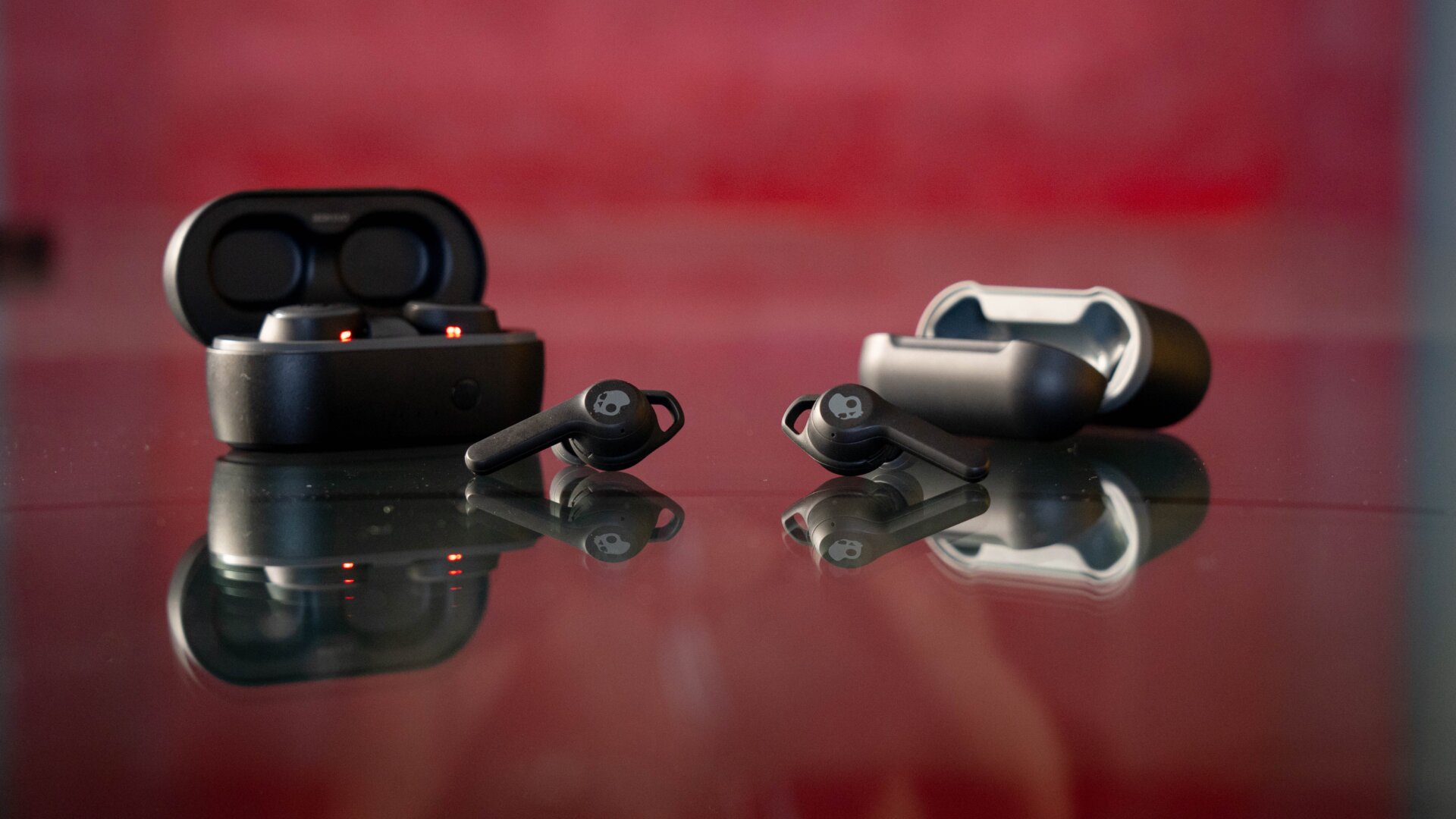 Los auriculares se conectan al teléfono nada más salir de la caja, y el micrófono que traen incorporado es más que decente.