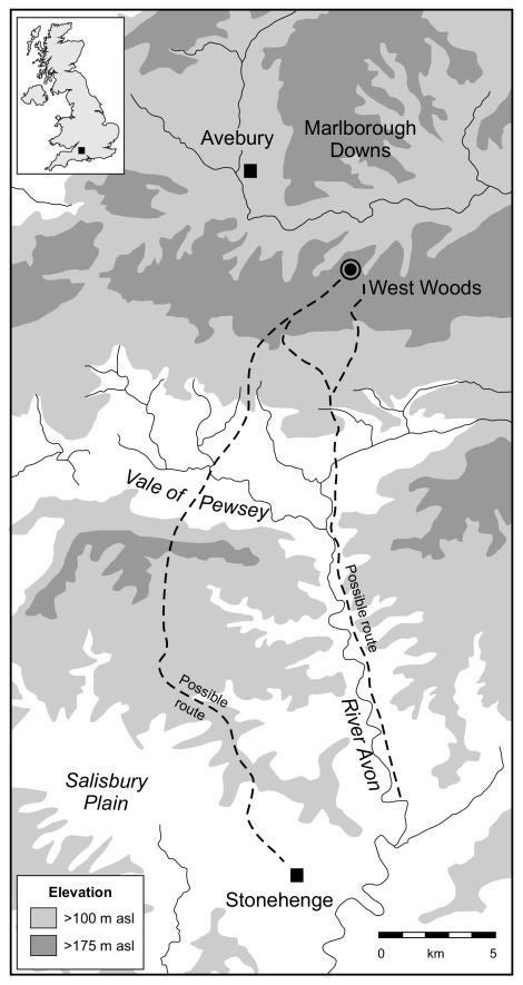 Mapa que muestra Stonehenge y West Woods, con posibles rutas sobre las cuales las piedras sarsen podrían haber sido transportadas al monumento.