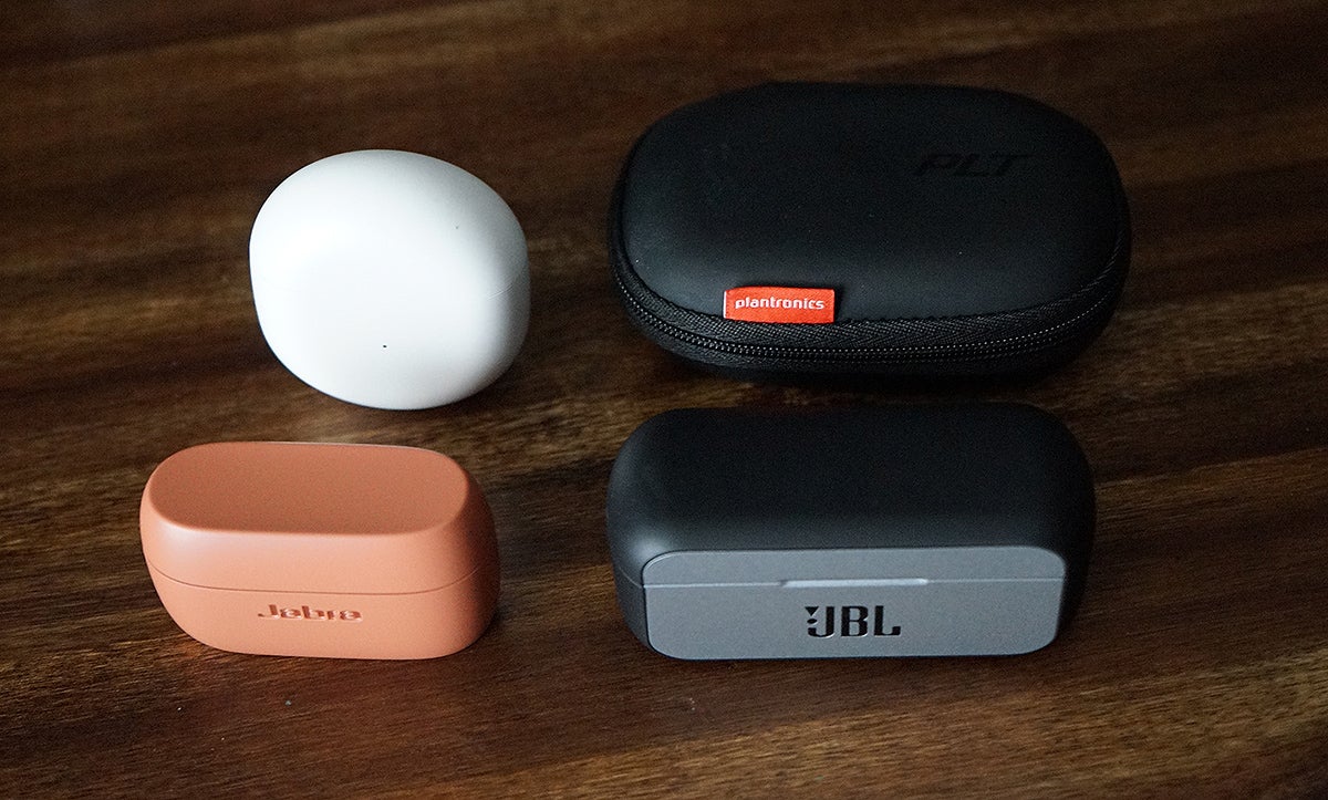 El estuche de carga de los JAbra, comparado con el de otros modelos.