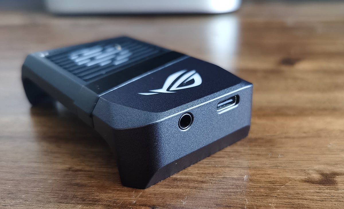 El Air Cooler 3 añade al ROG Phone 3 un puerto de auriculares.