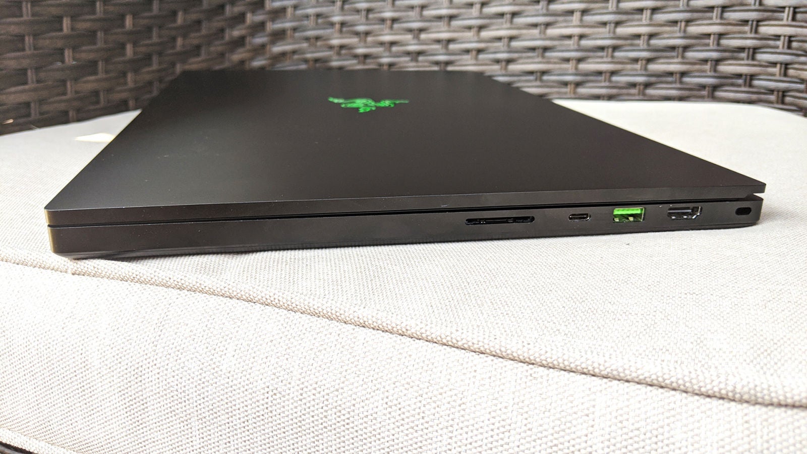 ¡Agradezco TANTO que tenga ranura para tarjetas SD!