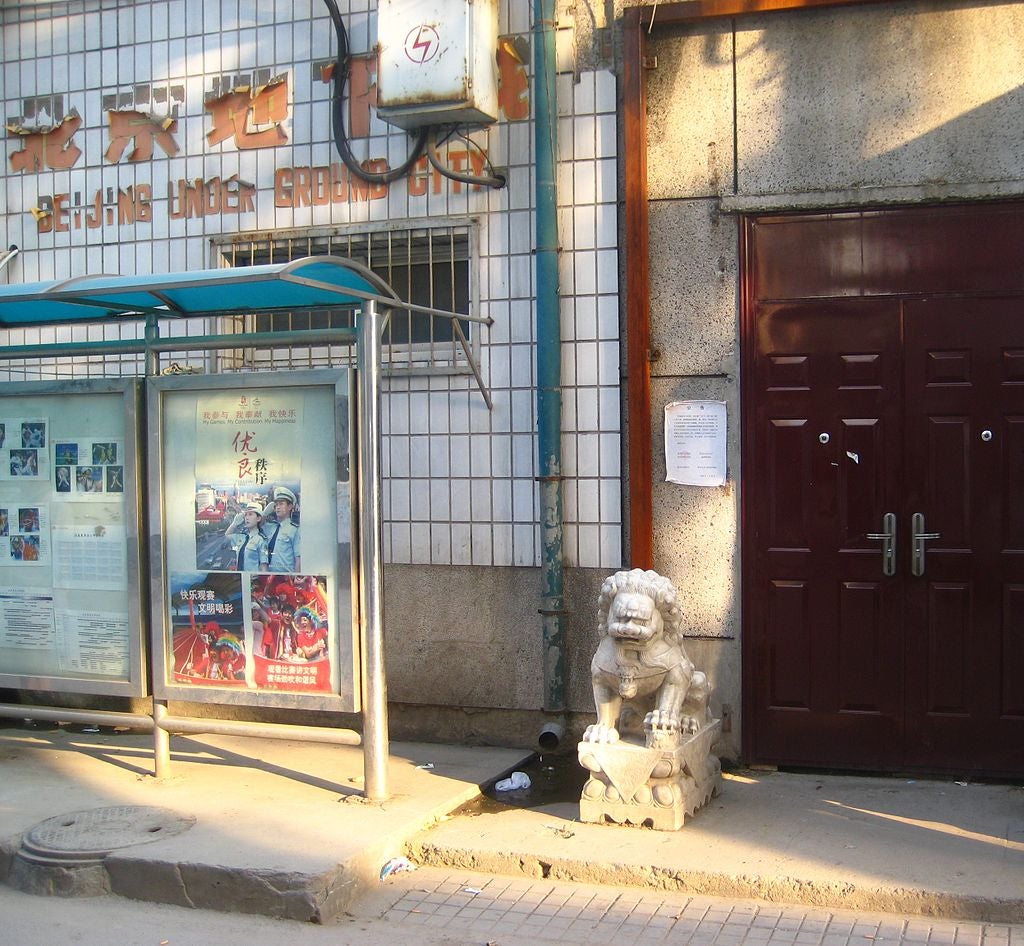 Una entrada a la ciudad subterránea de Beijing