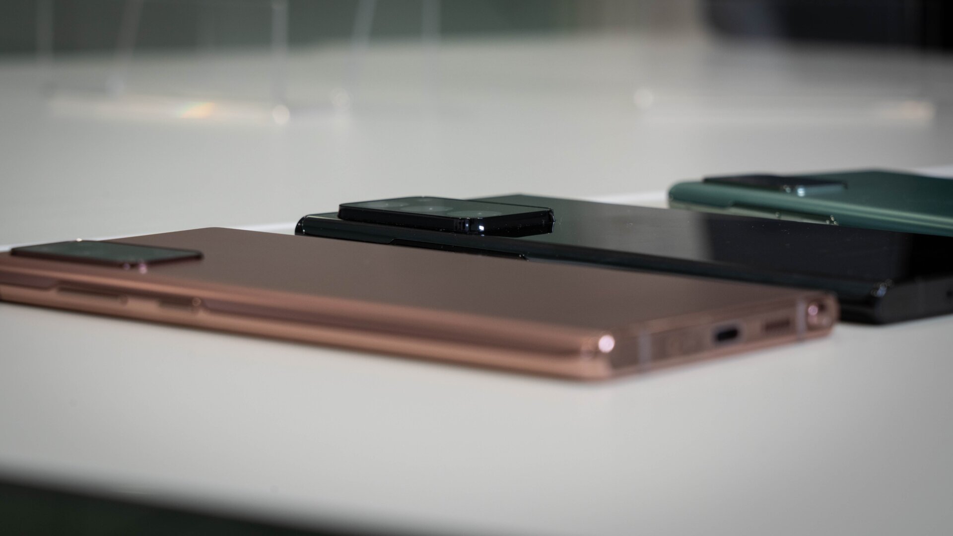 La diferencia entre el módulo de cámara del Note 20 Ultra y los Note 20 se aprecia a simple vista.