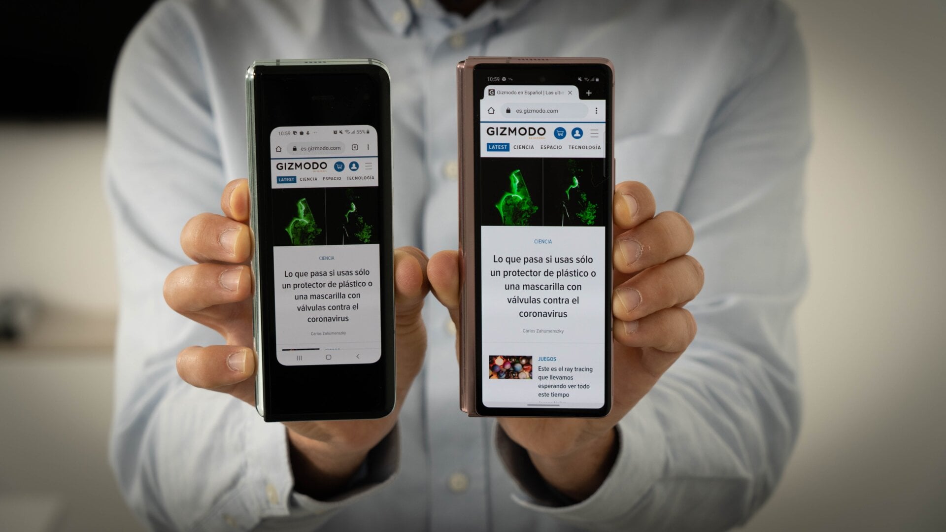 La diferencia entre el Fold y el Fold 2 se ve a simple vista. La pantalla exterior además es ideal para leer Gizmodo (guiño, guiño).