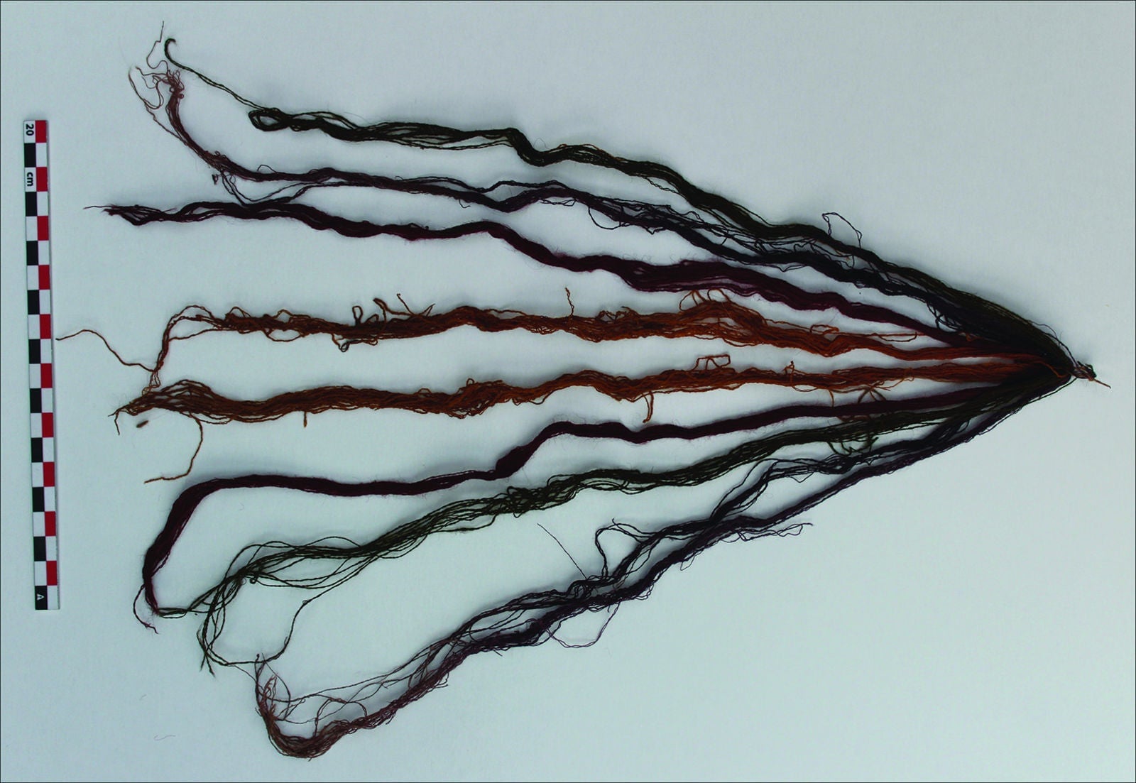 Algunos de los hilos que envolvían a las llamas.