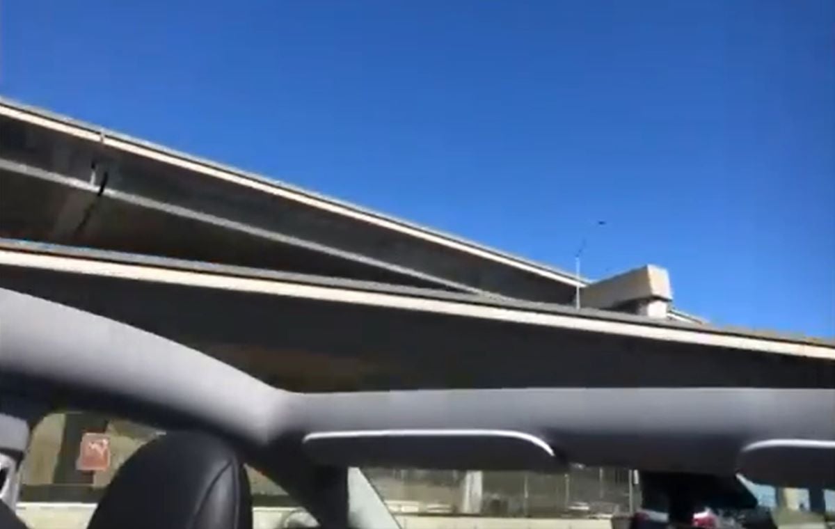 No es que el cristal esté limpio. Es que no hay cristal.