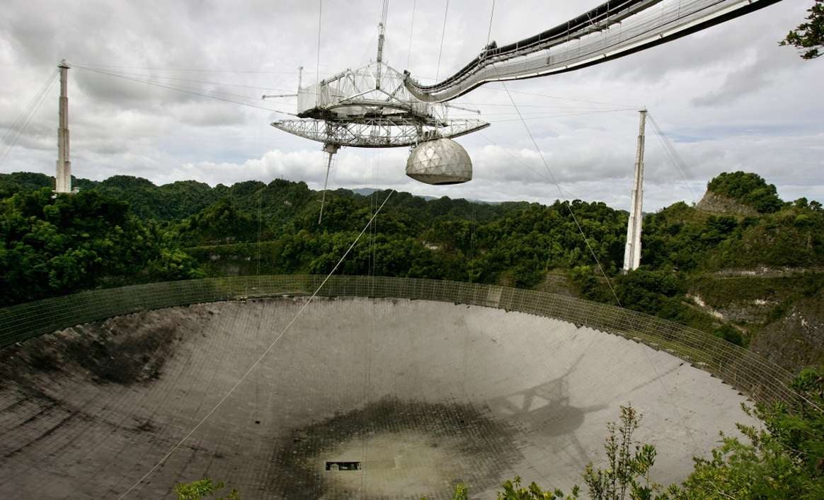 Los daños que el huracán María provocó en el radiotelescopio en 2017.