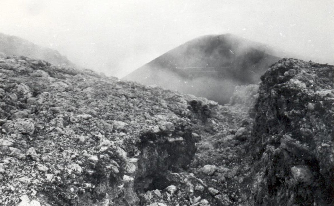 Grieta de la erupción de 1975 del volcán Tolbachik donde se encontró el mineral.