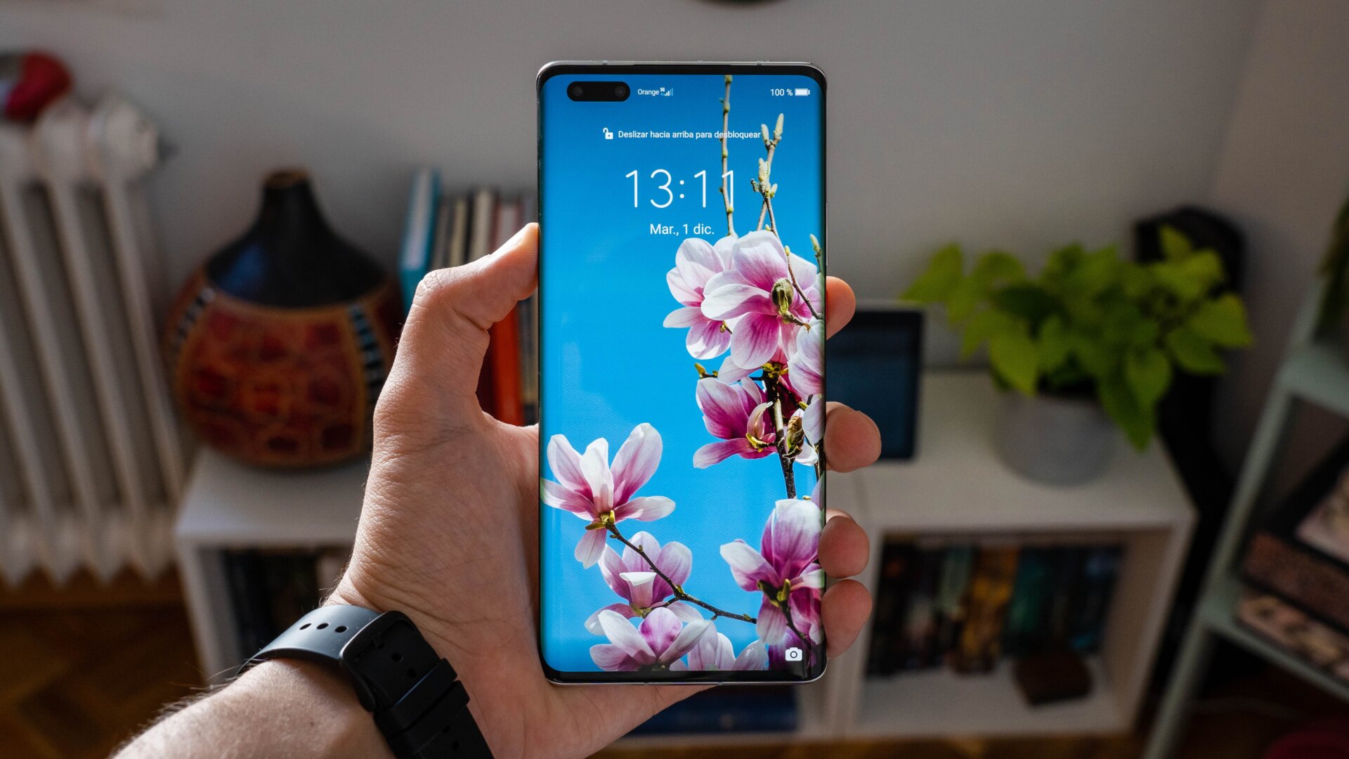 Los haters de las pantallas curvas no estarán muy contentos con este teléfono.