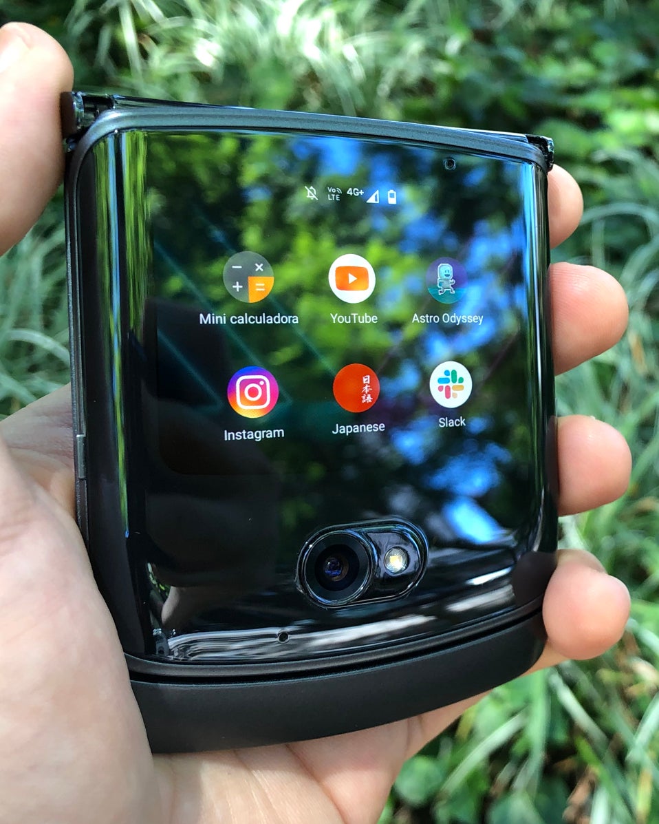 Acceso a aplicaciones en la pantalla externa o frontal.