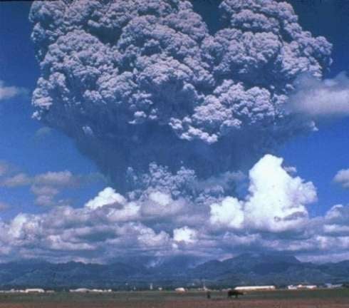 La nube de cenizas de la erupción del monte Pinatubo en 1991. 