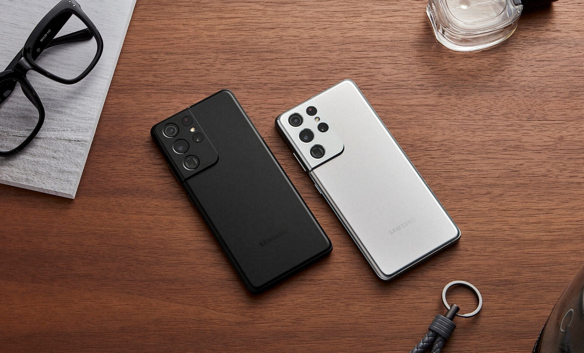 El S21 Utra es muy reconocible por su módulo de cámaras más grande.