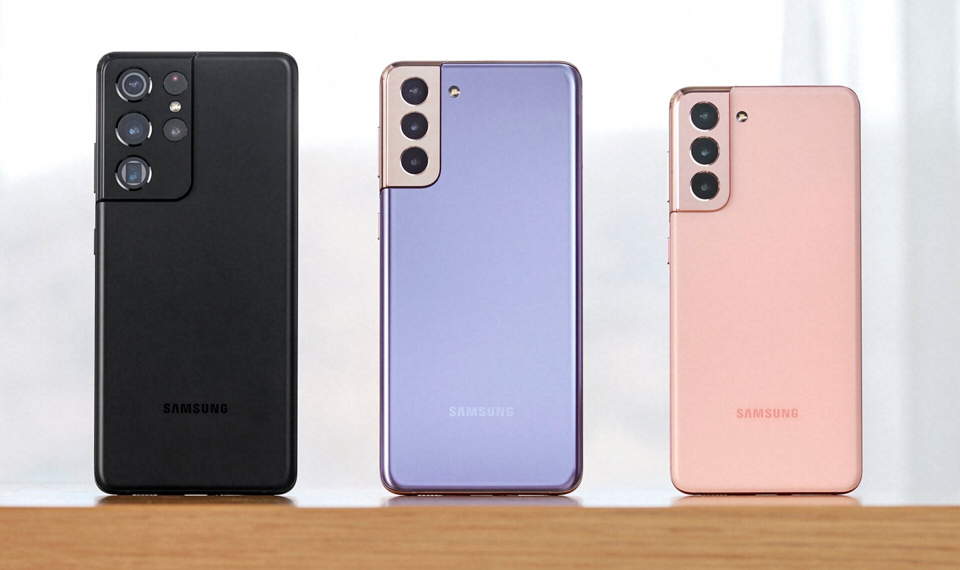 De izquierda a derecha: el Galaxy S21 Ultra, el Galaxy S21+ y el Galaxy S21.