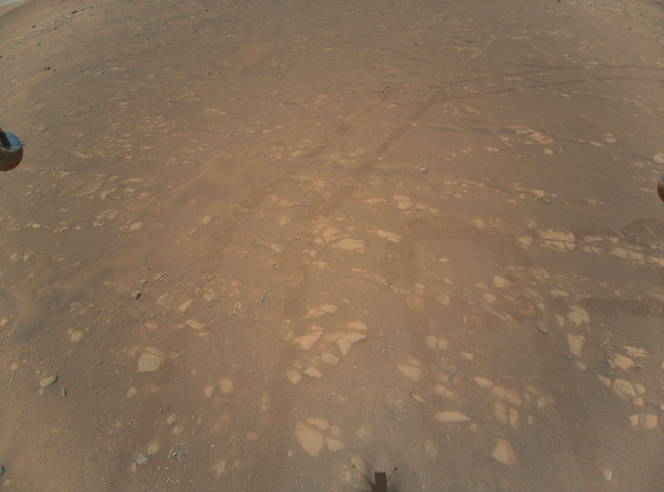 Esta es la segunda imagen en color tomada por el helicóptero Ingenuity de la NASA.