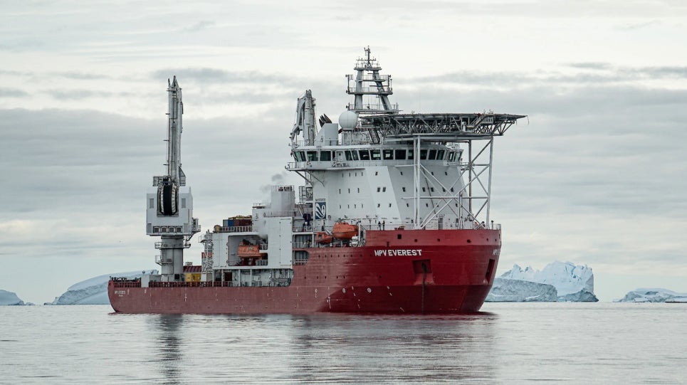 MPV Everest aún en aguas antárticas