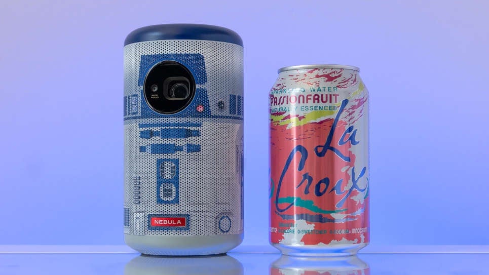 En cualquier lugar donde puedas llevar una lata de refresco o una botella de agua, puedes llevar el Nebula Capsule II.