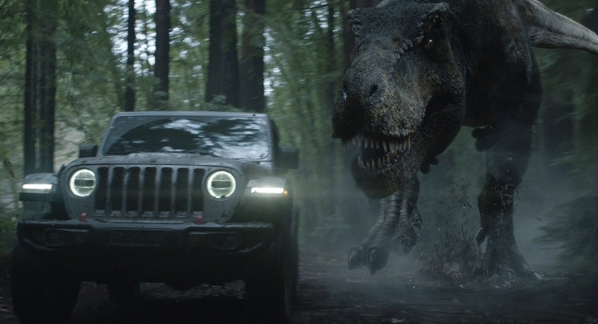 Así, pero con Vin Diesel dentro del Jeep.