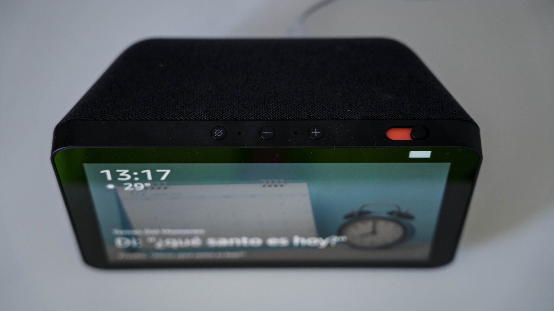 El Echo Show tiene unas dimensiones de 200x139x99mm.