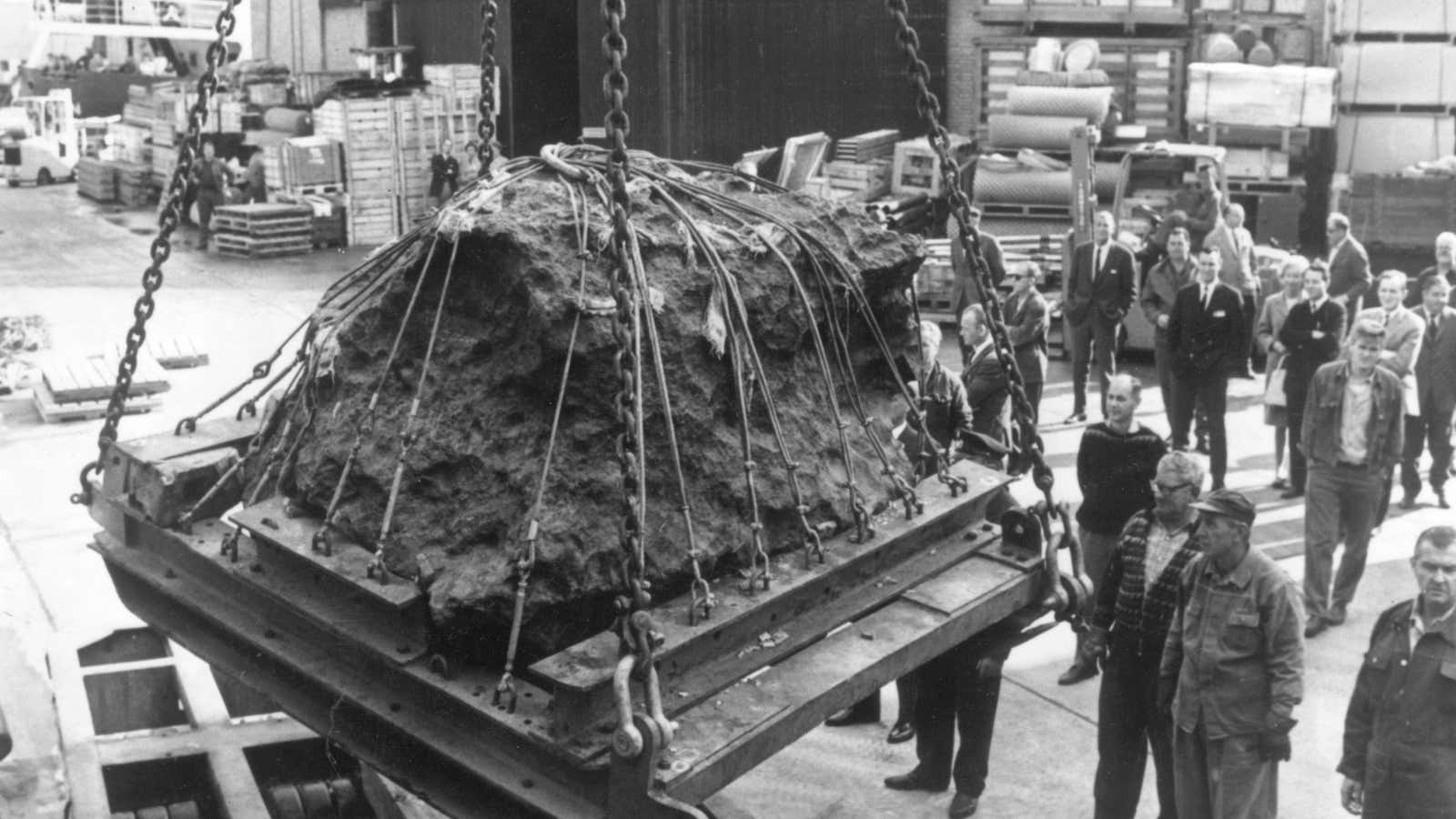 Un enorme meteorito de hierro encontrado en Groenlandia en 1963.