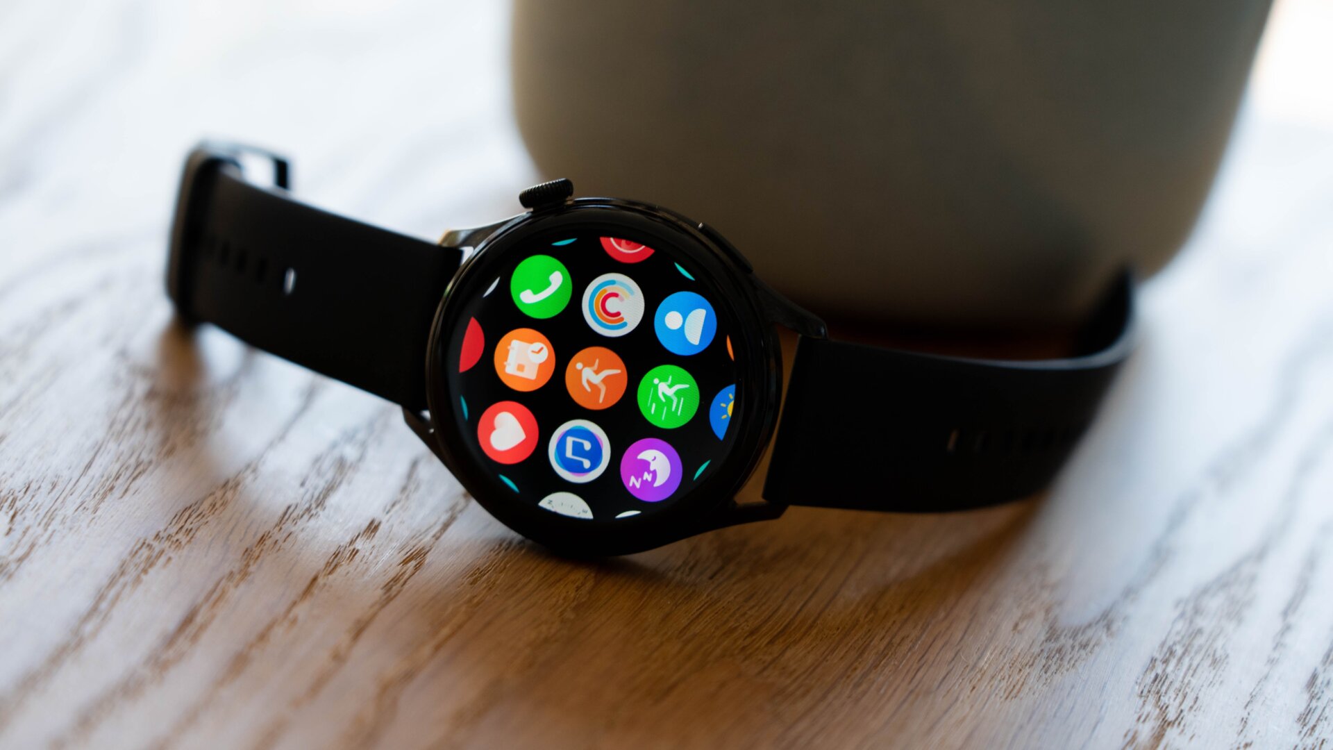 El grid de aplicaciones recuerda mucho al del Apple Watch.