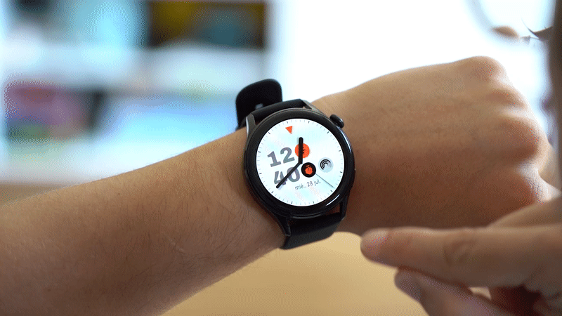 Puedes personalizar algunas esferas con las funciones que se te antojen. 