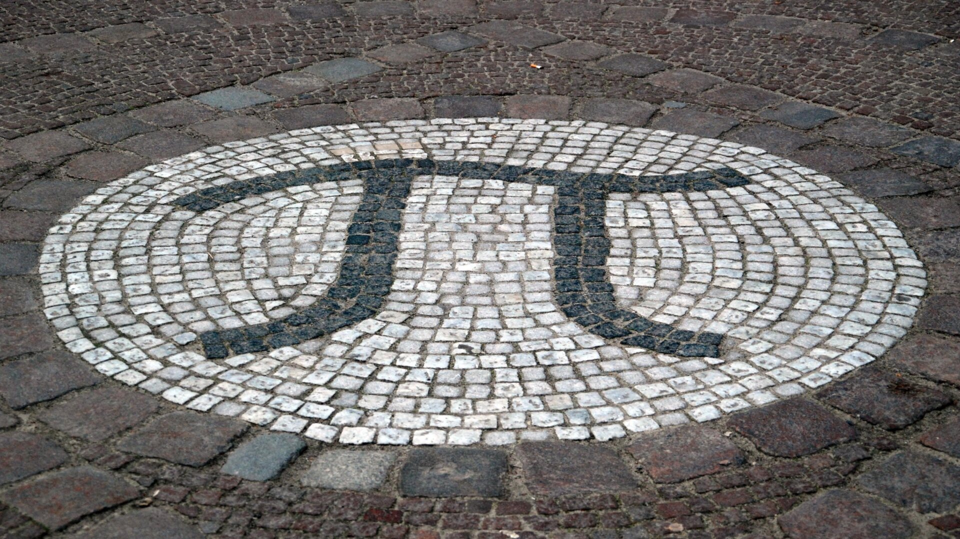 Un mosaico con el símbolo de Pi en Alemania.