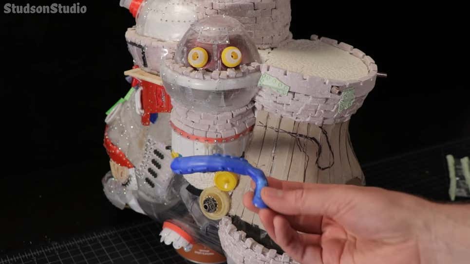 La versión sin pintar es muy distinta, pero por alguna razón, me gusta.