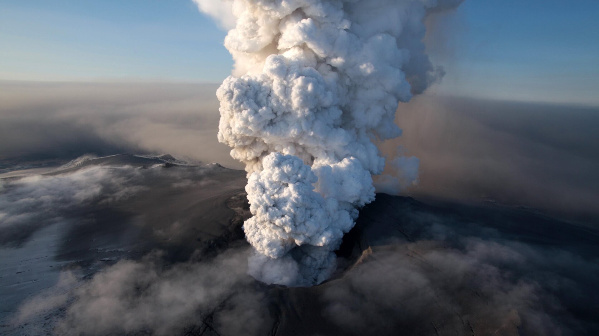 El volcán Eyjafjallajokull de Islandia entró en erupción en 2010