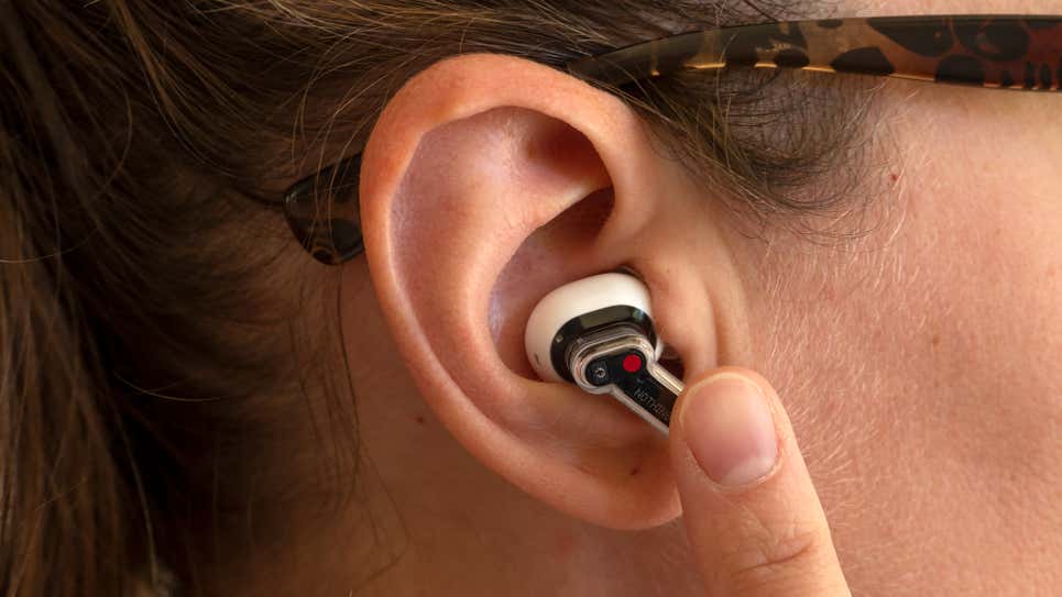 La superficie táctil para controlar los Air (1) está en el tallo.