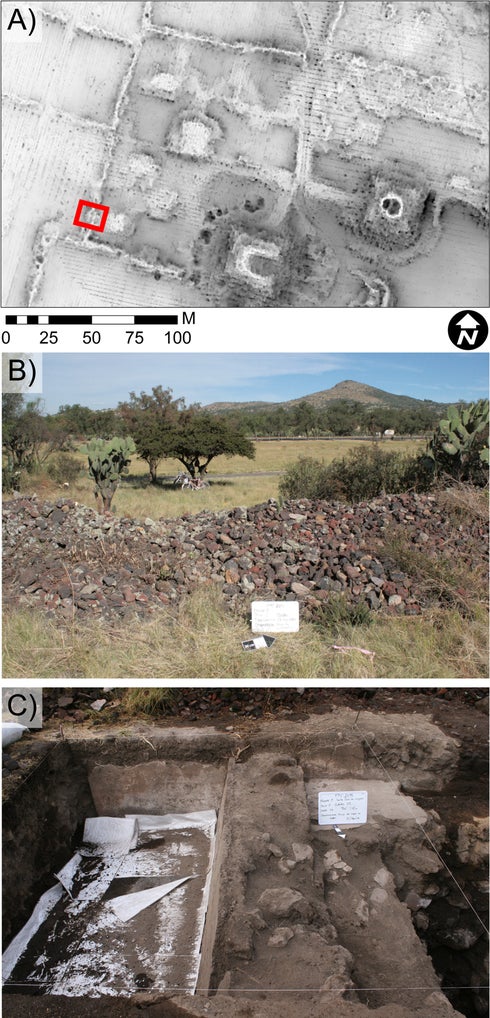A) Imagen del factor de vista del cielo de la Plaza de las Columnas que muestra una pila de rocas moderna que delimita el complejo, el rectángulo indica la unidad de excavación a lo largo de una alineación de Teo Modern, B) una fotografía de la pila de rocas moderna, C) una fotografía de las excavaciones que revelan un gran muro debajo de la roca moderna pila