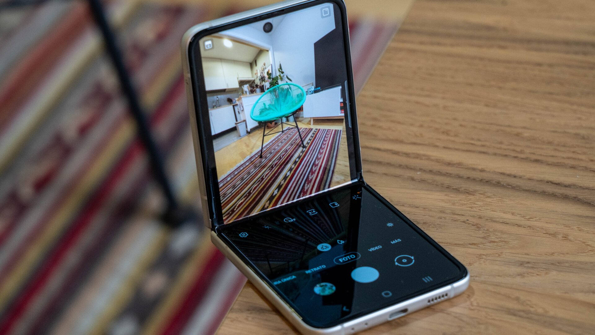 El modo Flex hace que solo se muestre la imagen en la parte superior y los controles en la mitad inferior, pero eso tampoco es que sirva de gran cosa.