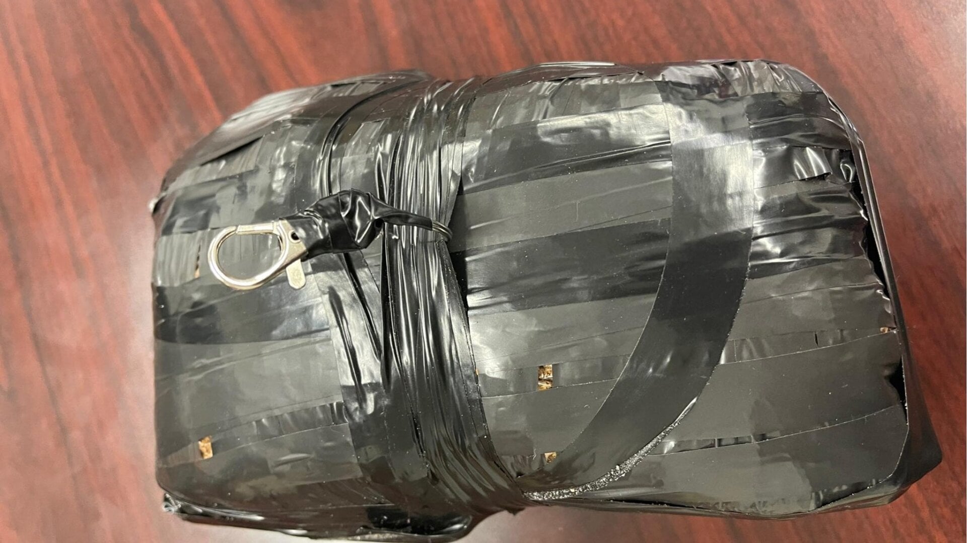 El paquete de contrabando encontrado.